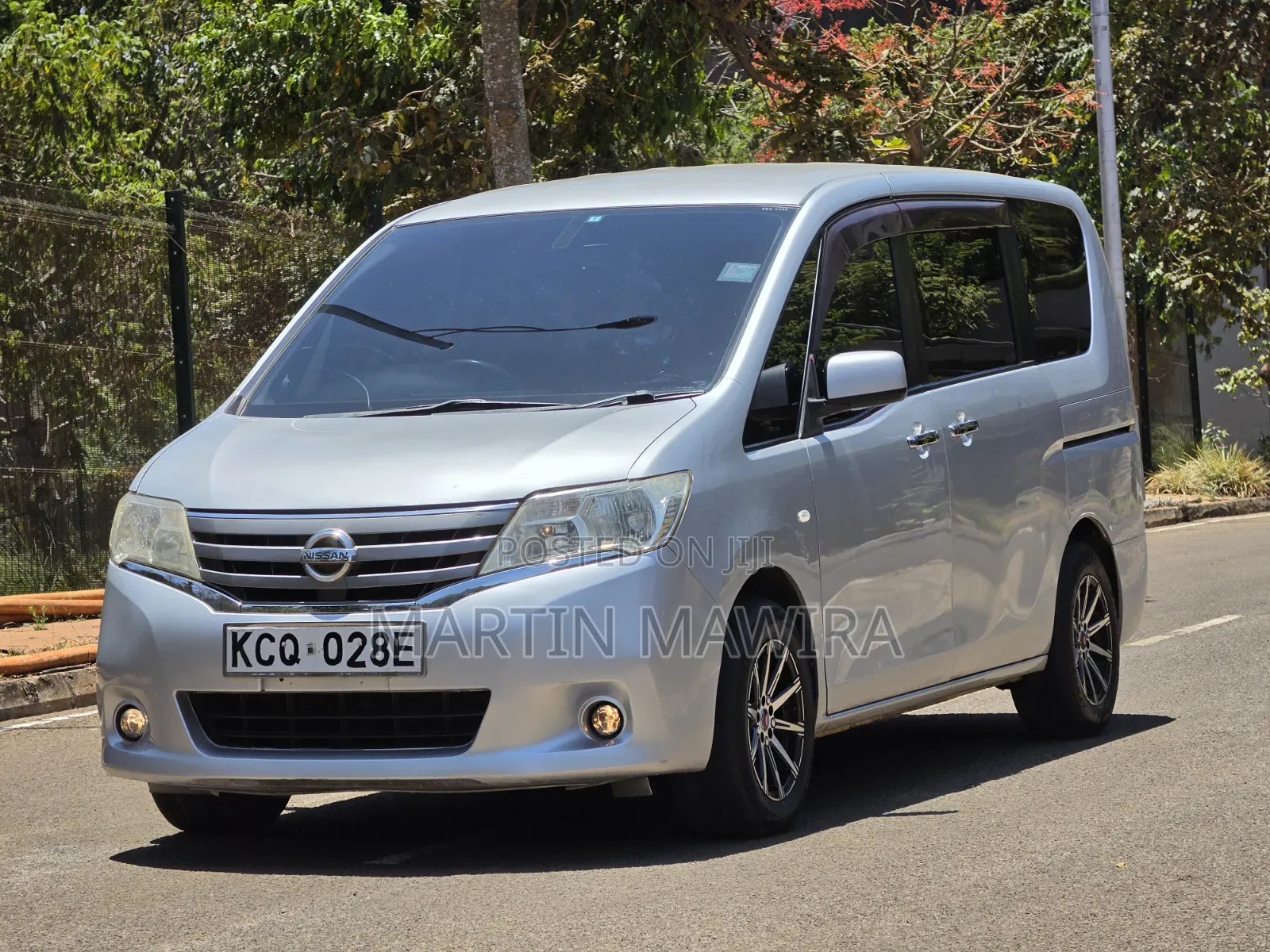 Nissan Serena 2011 Silver