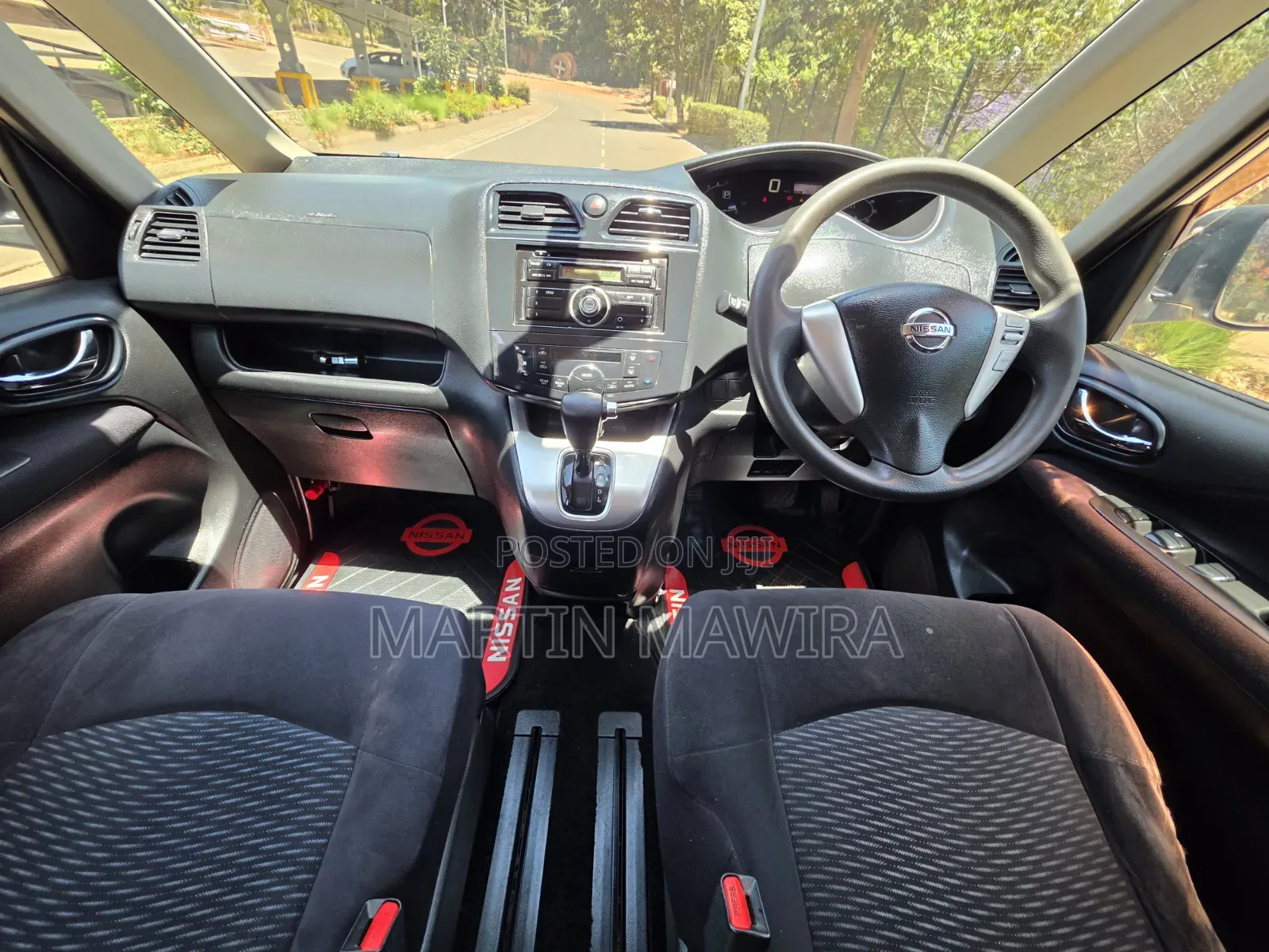 Nissan Serena 2011 Silver
