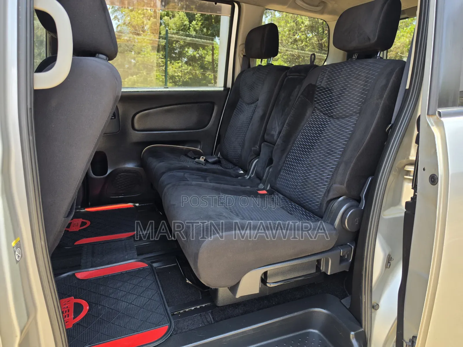 Nissan Serena 2011 Silver
