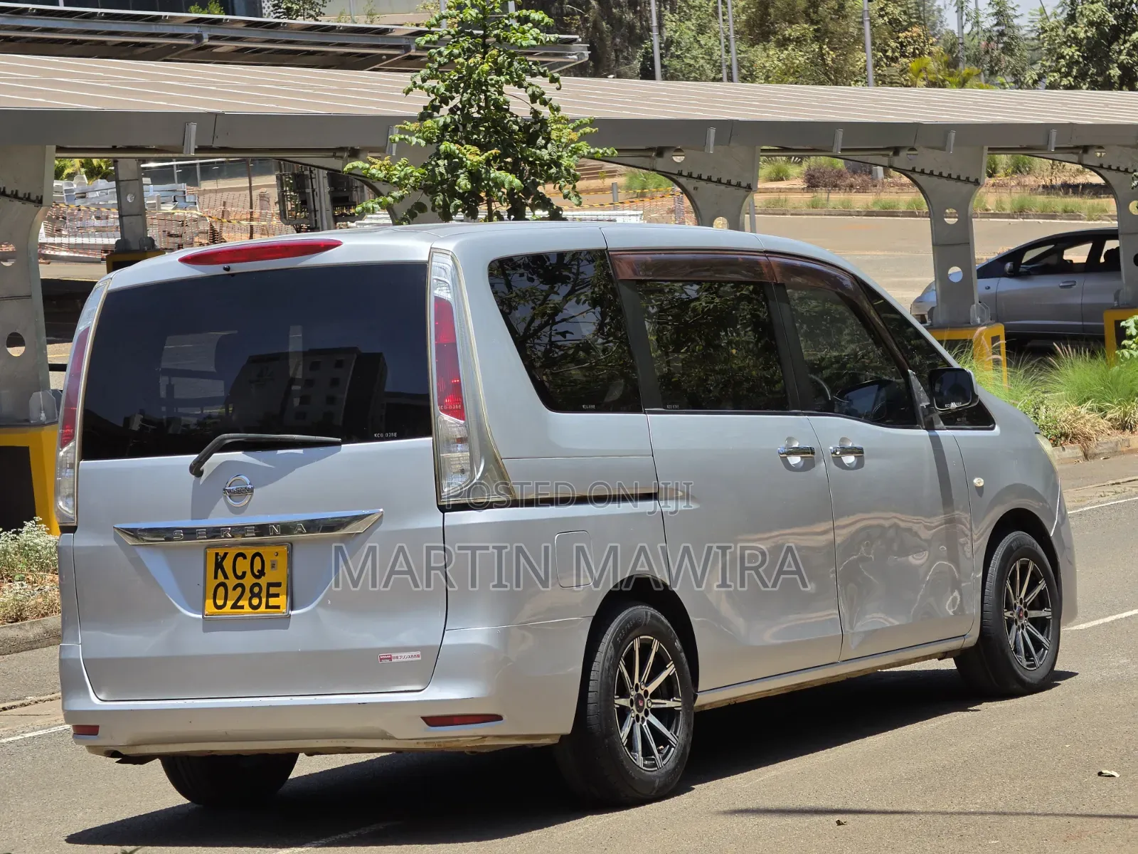 Nissan Serena 2011 Silver