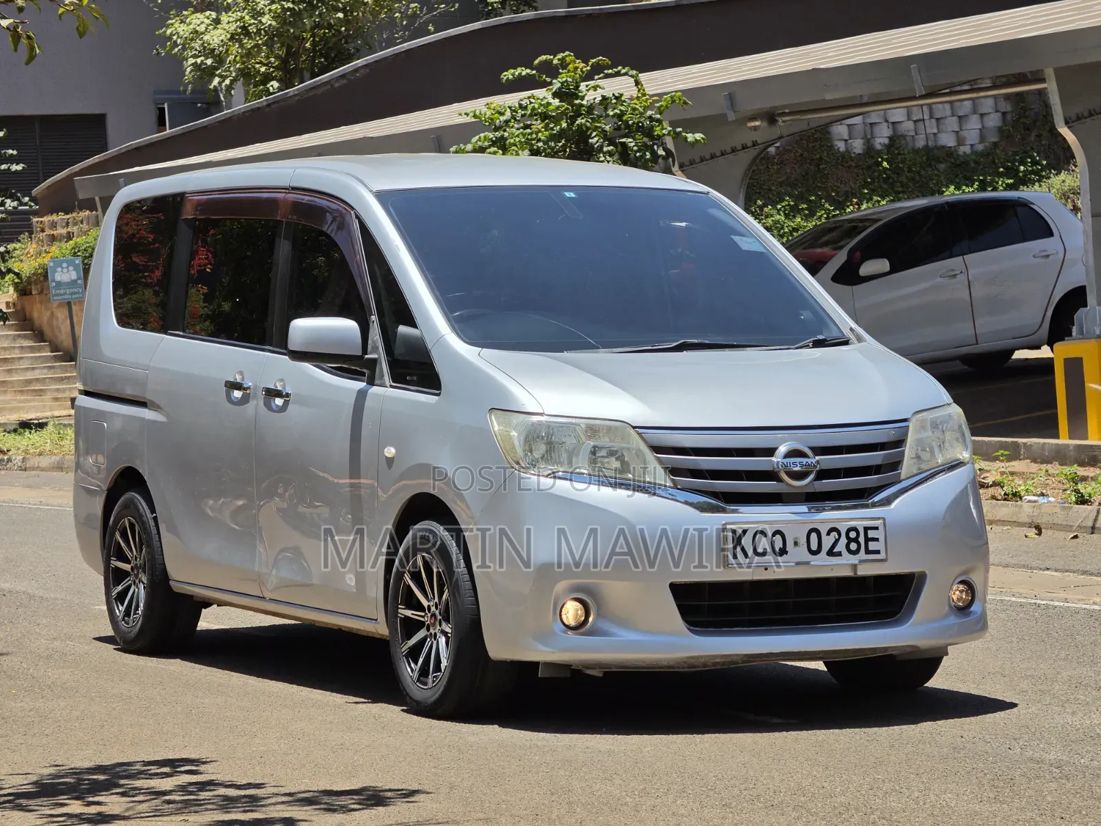 Nissan Serena 2011 Silver