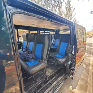 Toyota HiAce 2009 Green