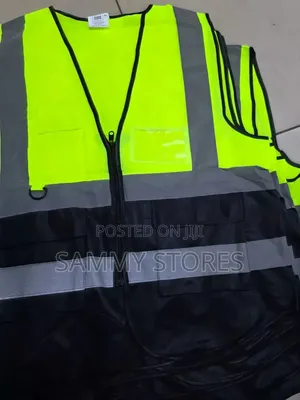 High Visibility Work Vest With Reflective Strips and Pockets