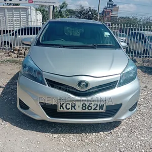 Toyota Vitz 1.3 FWD 5dr 2012 Silver