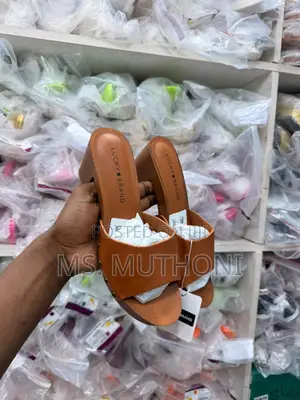 Ladies Wooden Block-Heel Slip-on Sandals