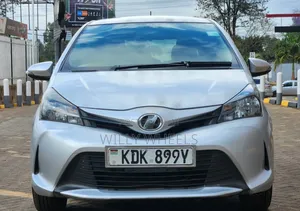 Toyota Vitz 1.3 FWD 5dr 2015 Silver