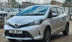 Toyota Vitz 1.3 FWD 5dr 2015 Silver