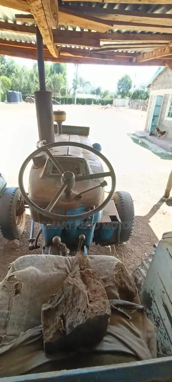 Tractor Ford 5000 2wd With Weights - thumbnail 5