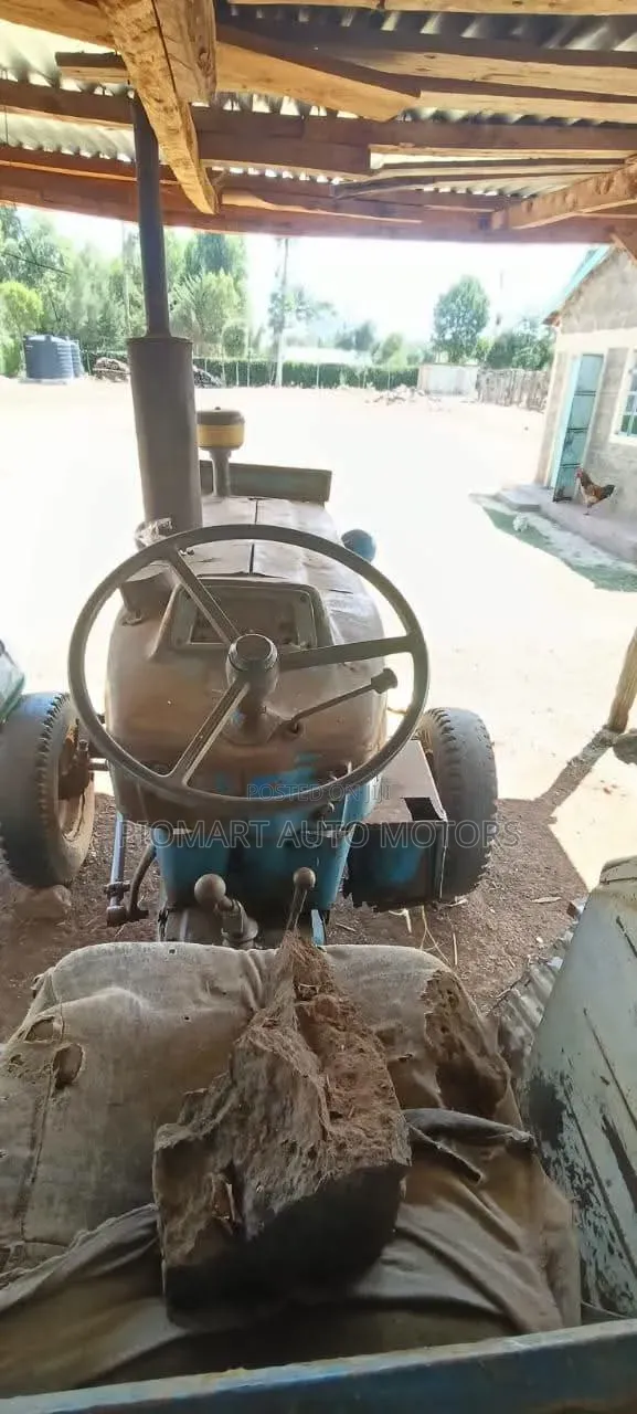 Tractor Ford 5000 2wd With Weights