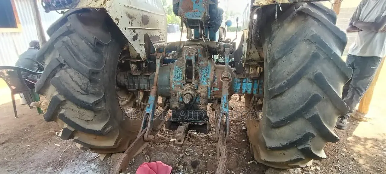 Tractor Ford 5000 2wd With Weights