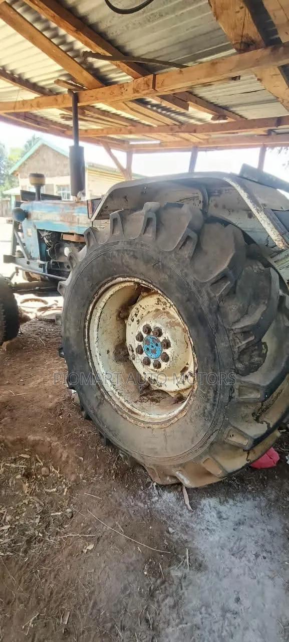 Tractor Ford 5000 2wd With Weights - thumbnail 7