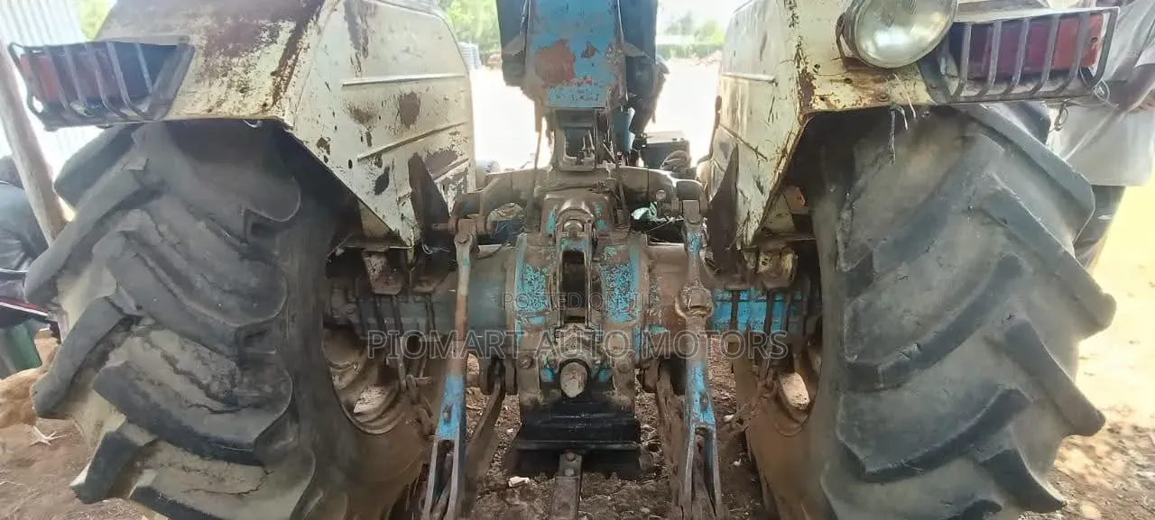 Tractor Ford 5000 2wd With Weights