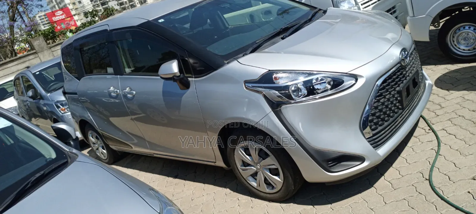Toyota Sienta 2019 Silver
