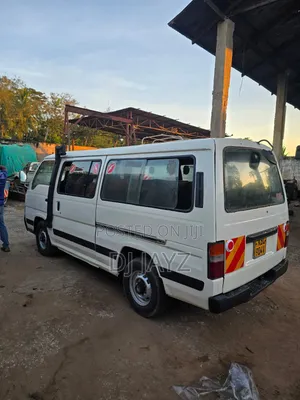 Nissan Caravan (Urvan) 2000 White