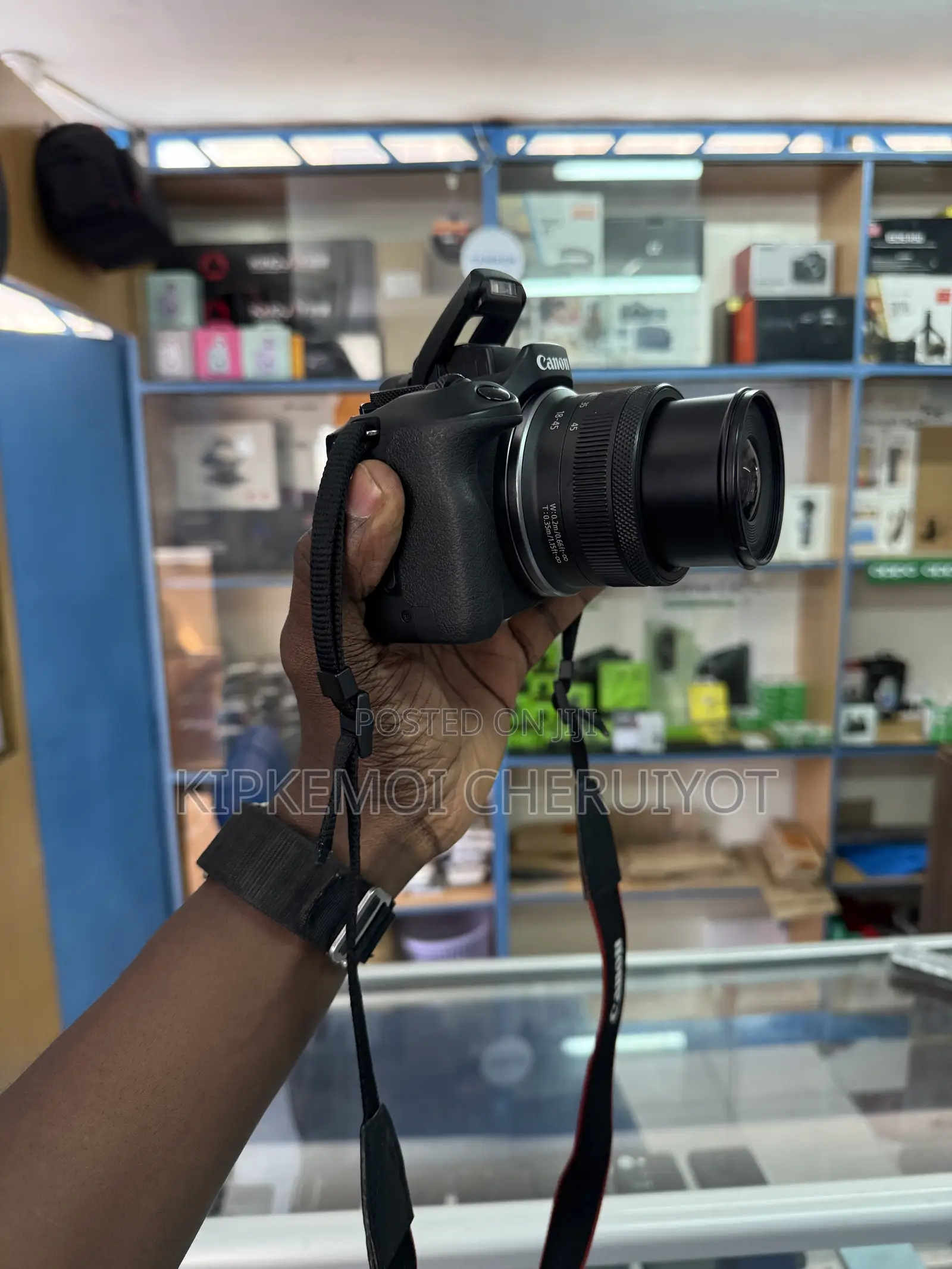 Canon EOS R100 Mirrorless Camera With 18-45mm Lens