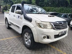 Toyota Hilux SR 4x4 2017 White