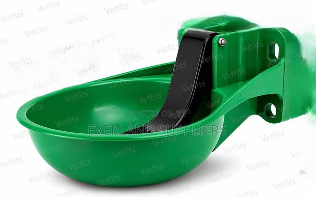 Strong Outdoor Plastic Drinker for Cows - main view