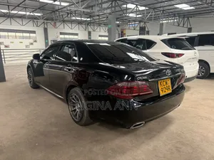 Toyota Crown 2012 Black