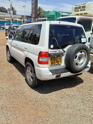 Mitsubishi Pajero 2001 White