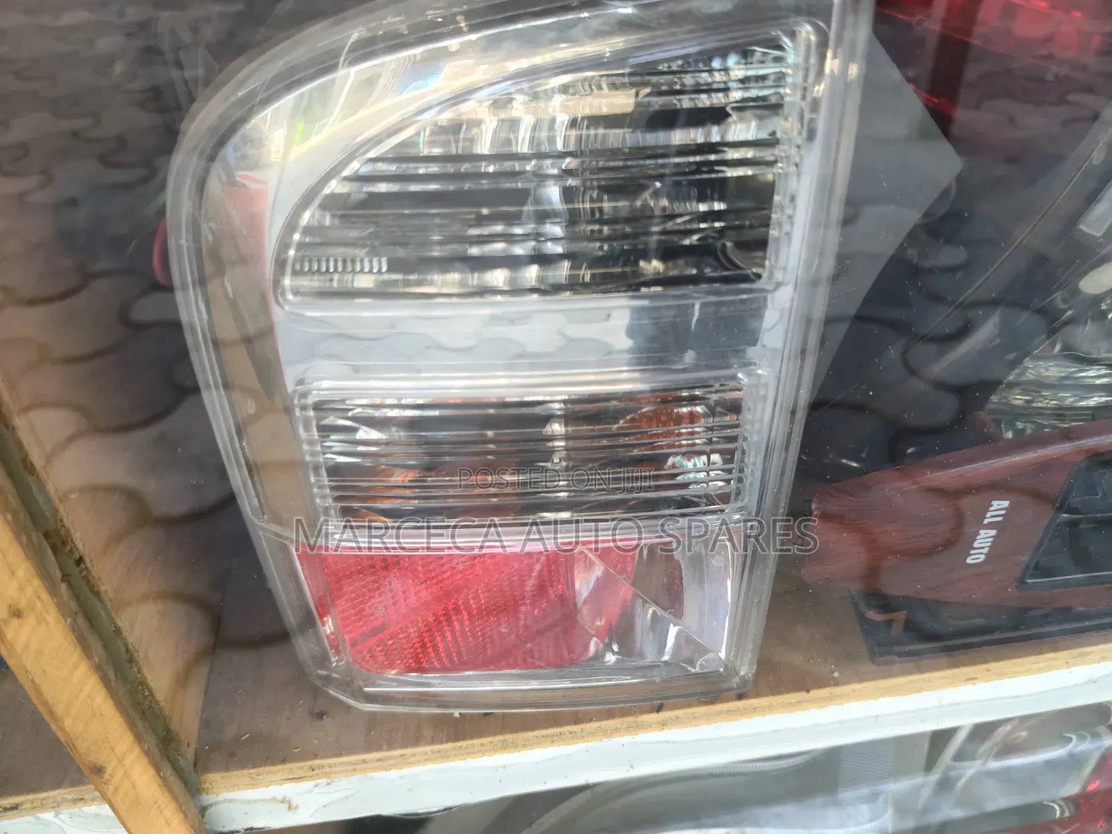 Bumper Light Toyota Isis 2010