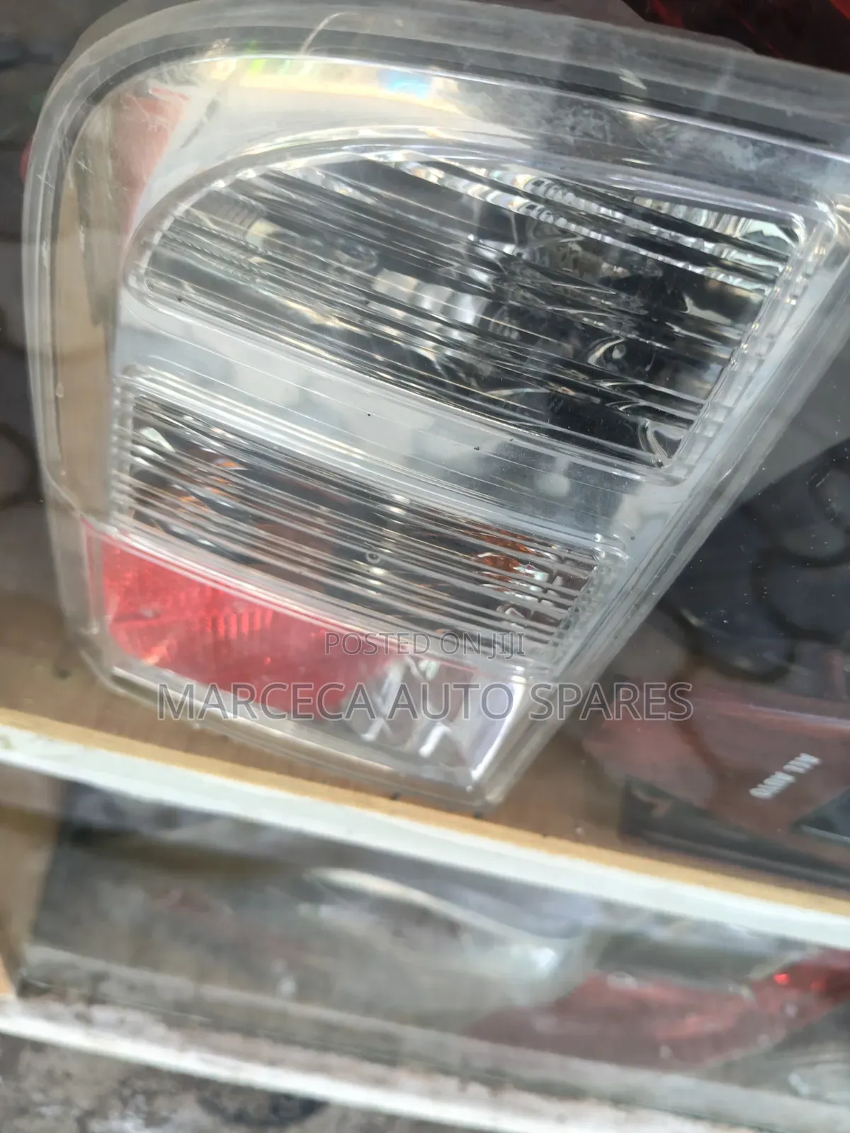 Bumper Light Toyota Isis 2010