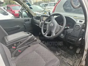 Nissan Caravan (Urvan) 2012 Yellow