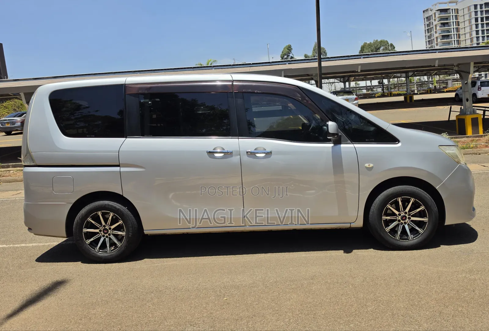 Nissan Serena 2011 Silver