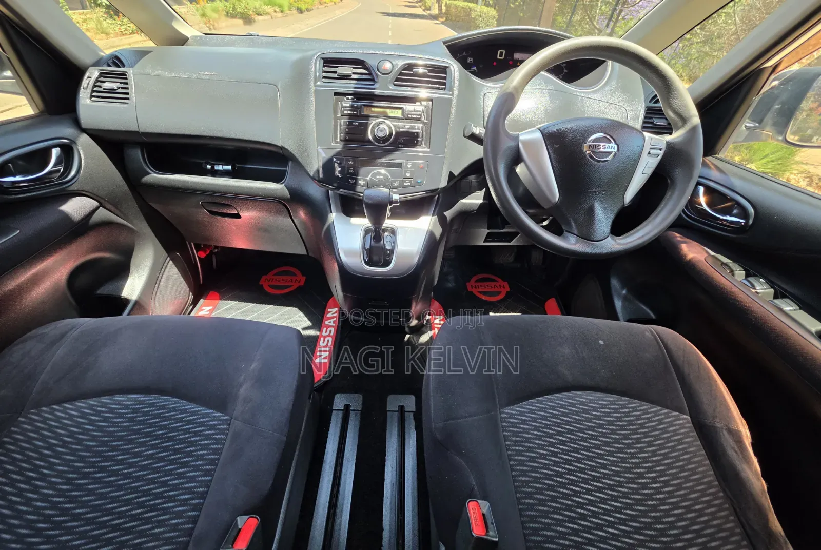 Nissan Serena 2011 Silver