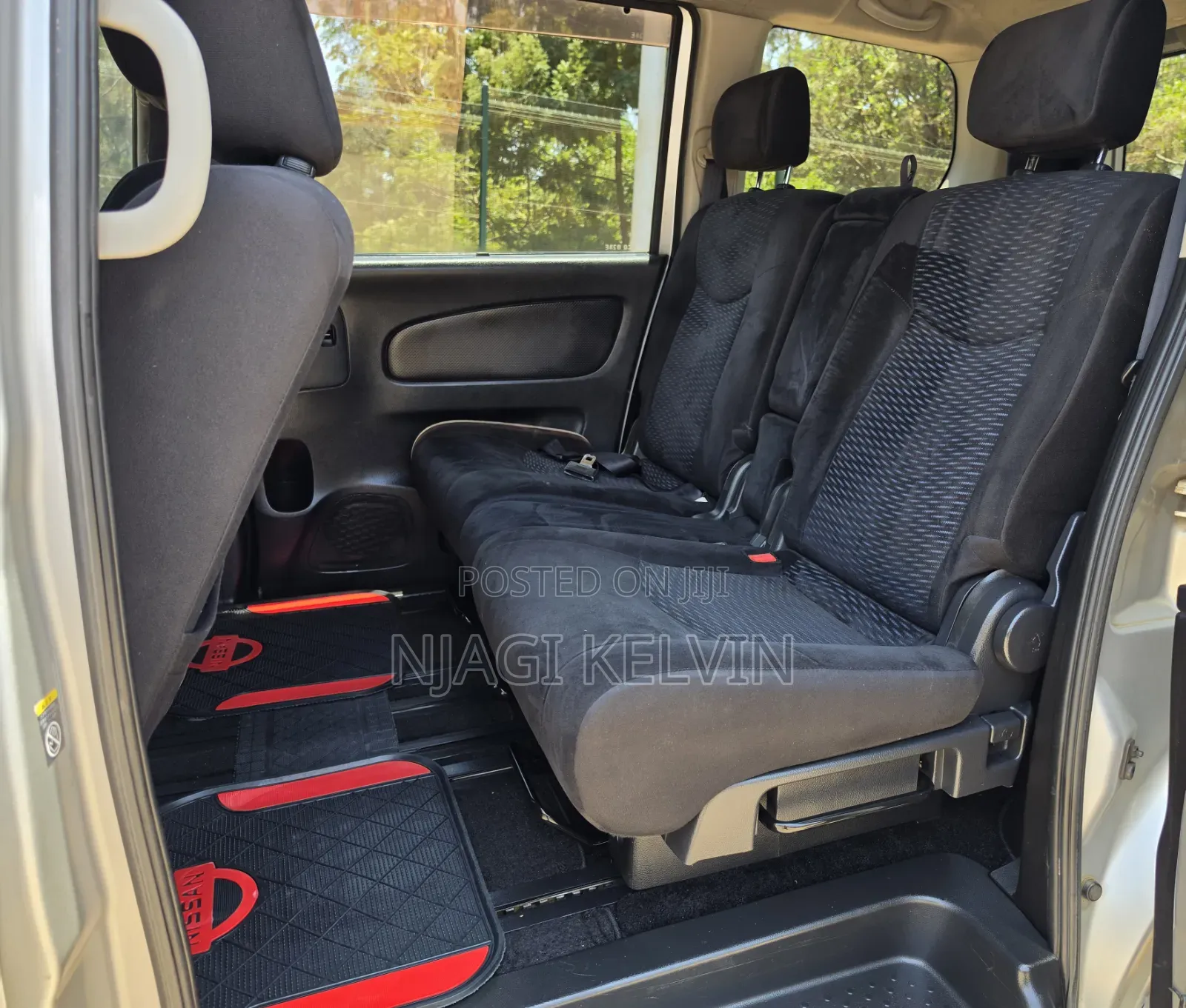Nissan Serena 2011 Silver