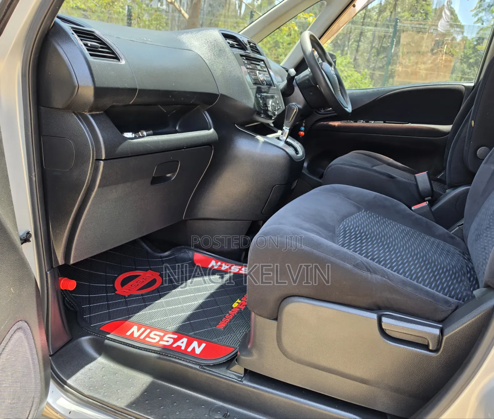 Nissan Serena 2011 Silver