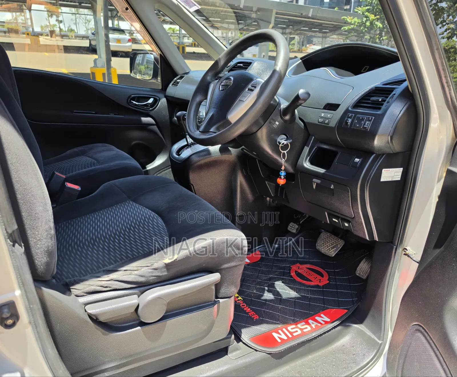 Nissan Serena 2011 Silver