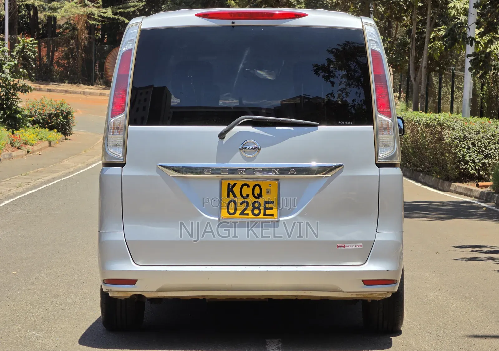 Nissan Serena 2011 Silver