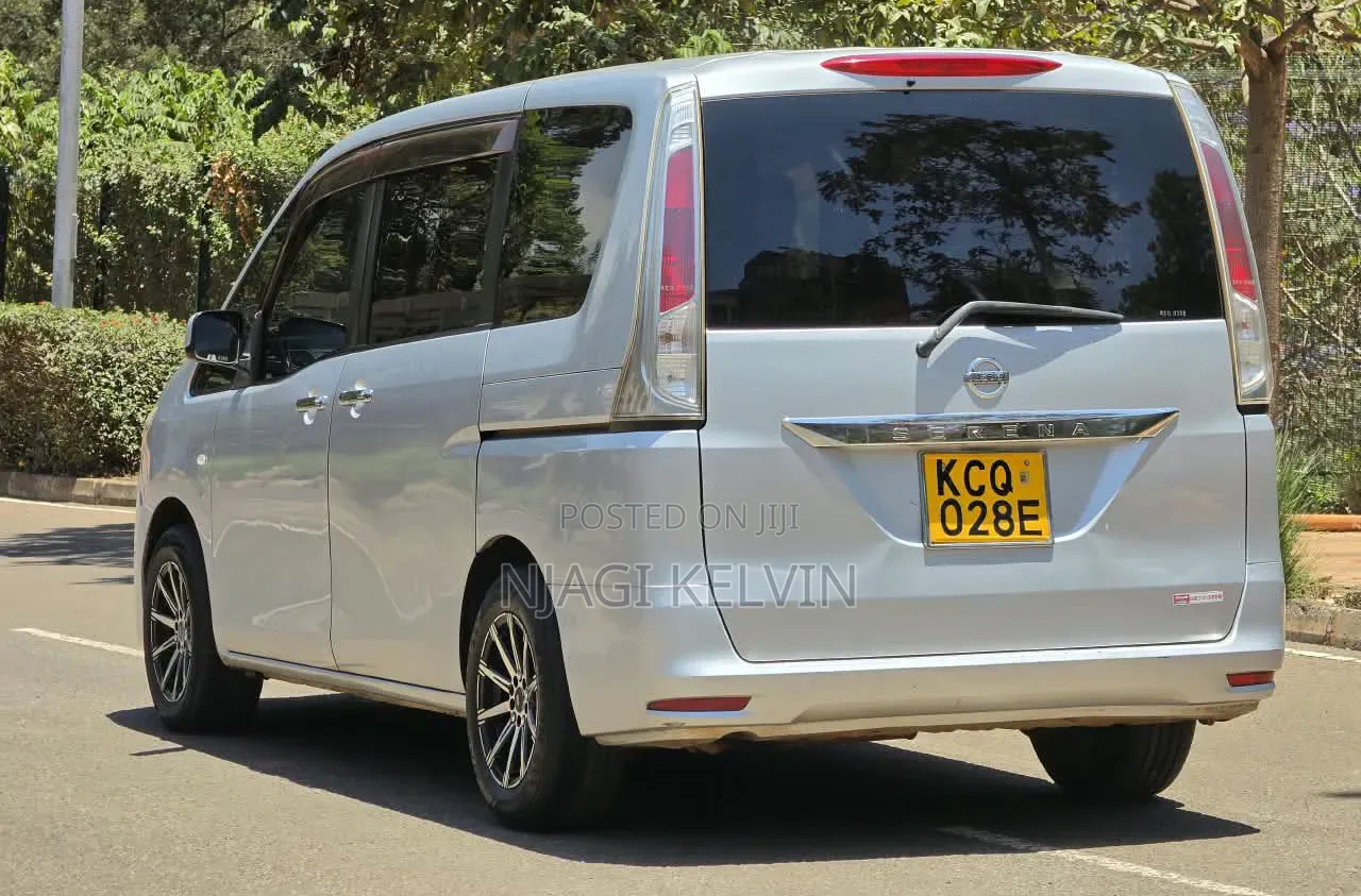 Nissan Serena 2011 Silver