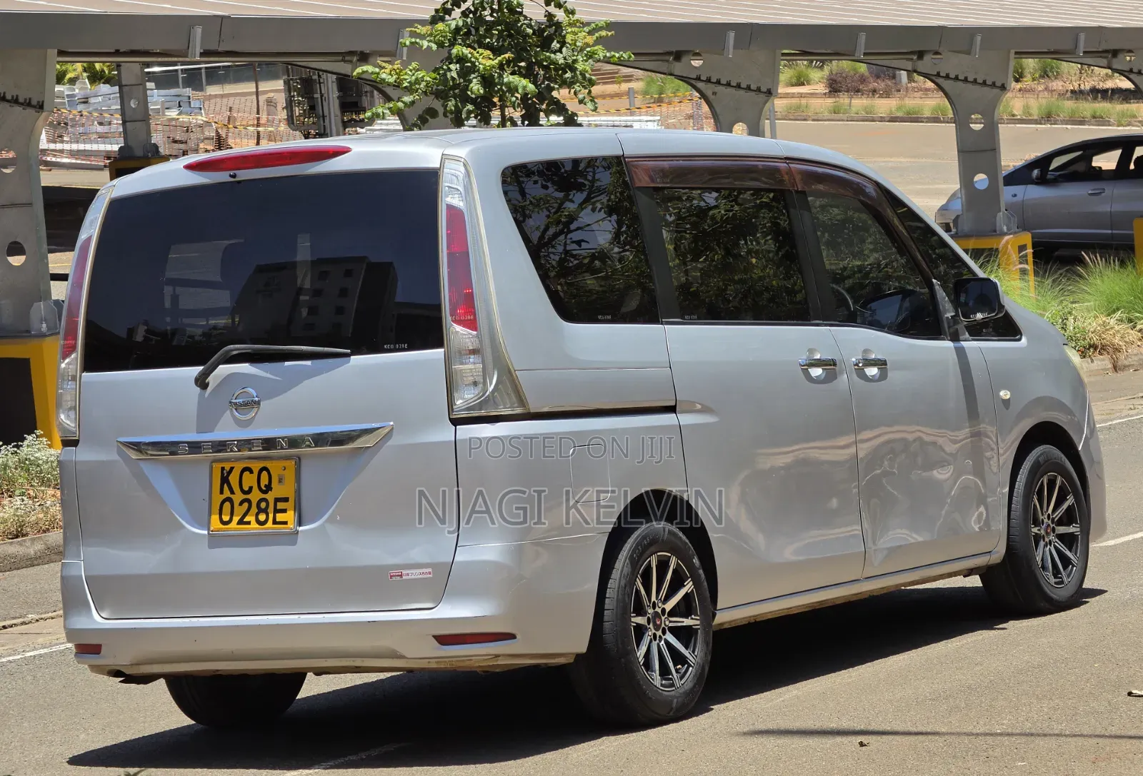 Nissan Serena 2011 Silver
