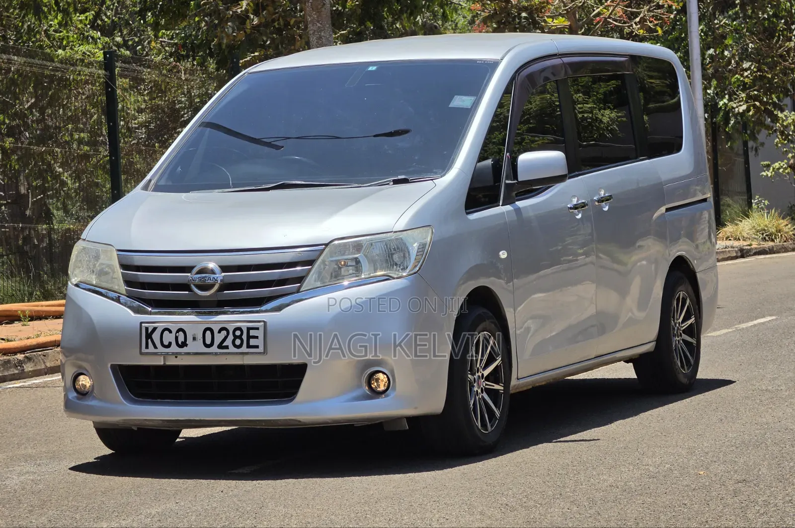 Nissan Serena 2011 Silver