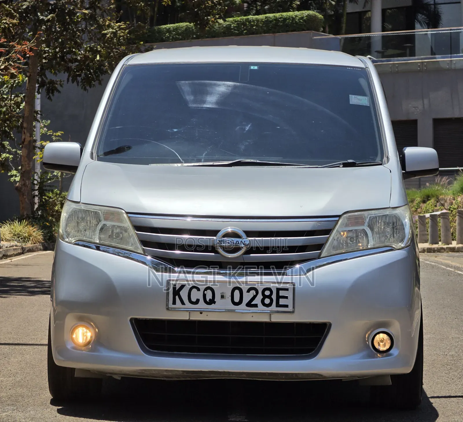 Nissan Serena 2011 Silver