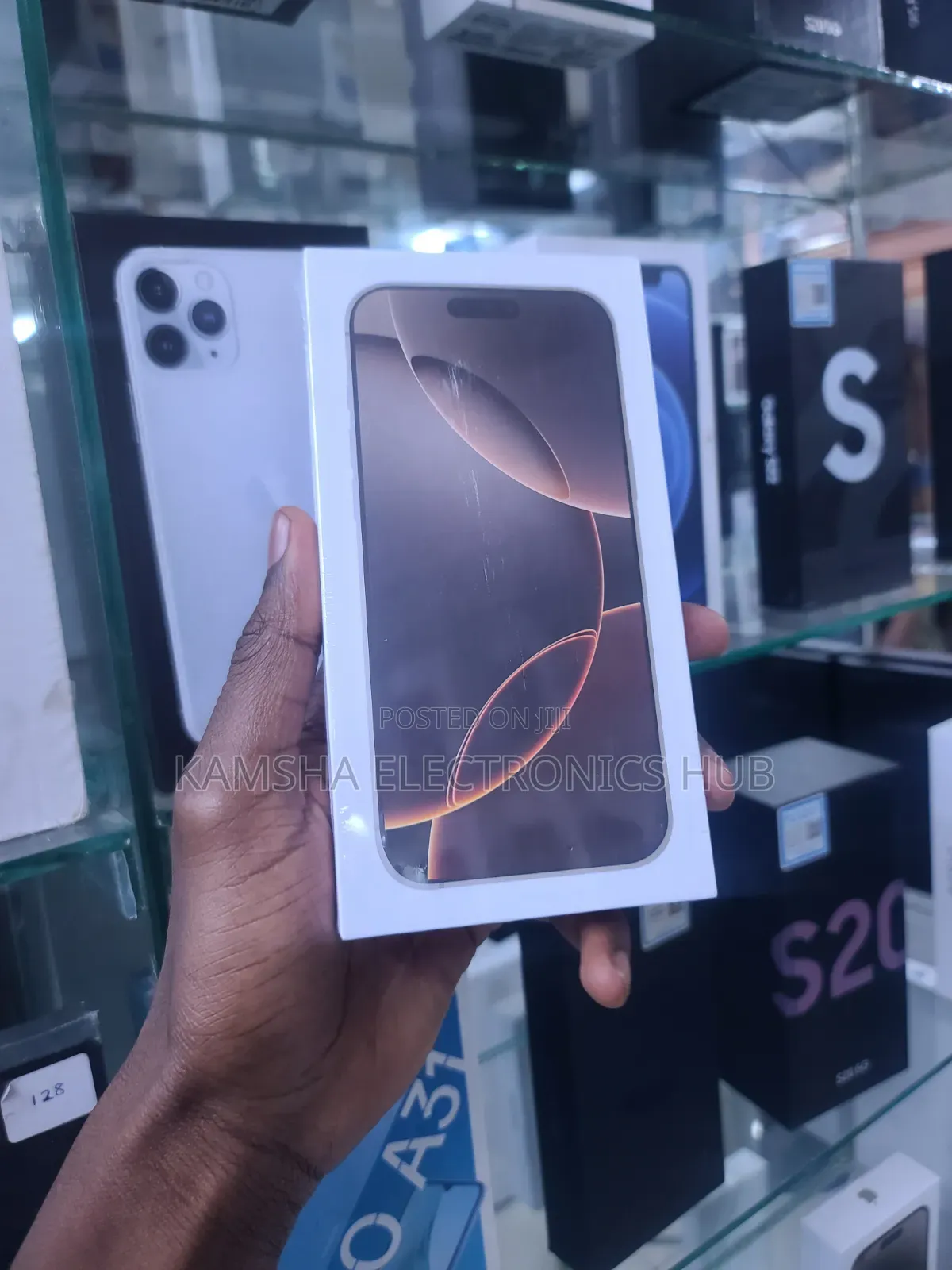 New Apple iPhone 16 Pro Max 256 GB Gold