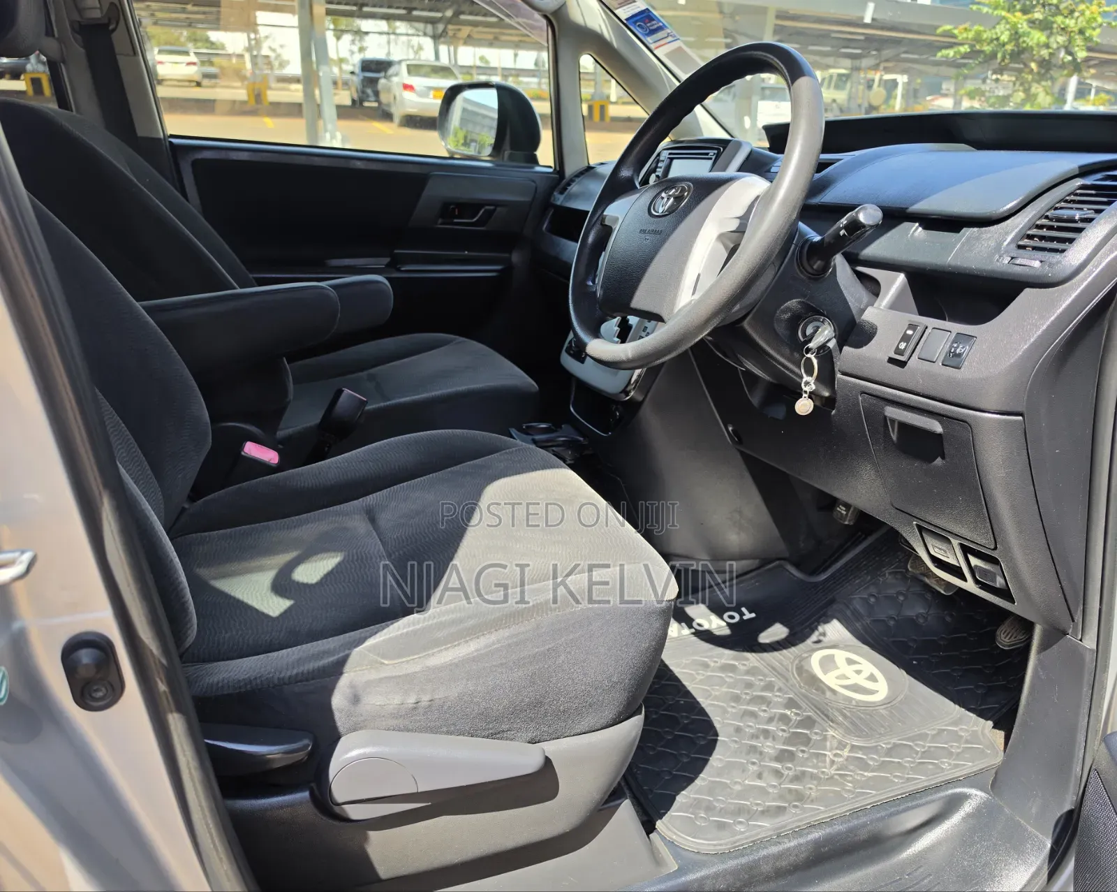 Toyota Noah 2012 Silver