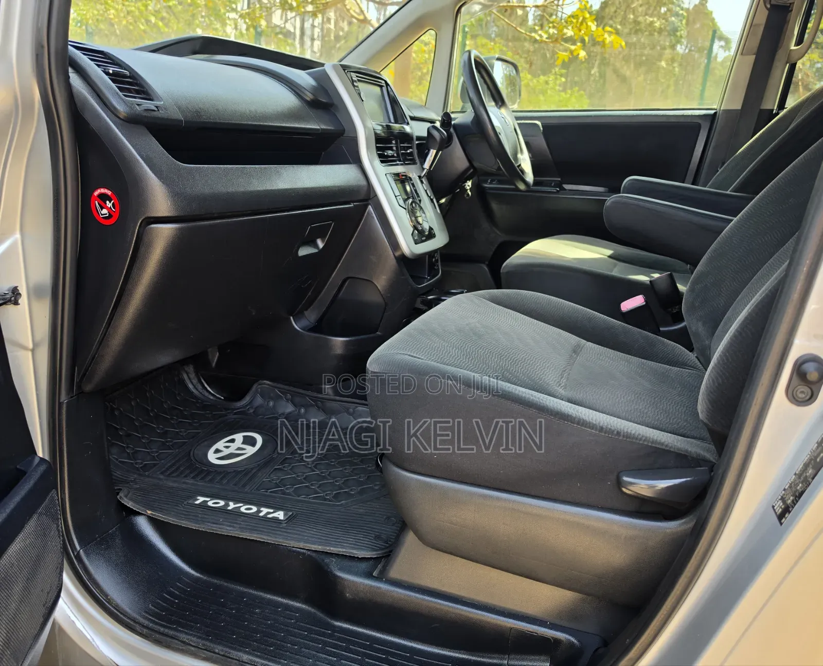 Toyota Noah 2012 Silver