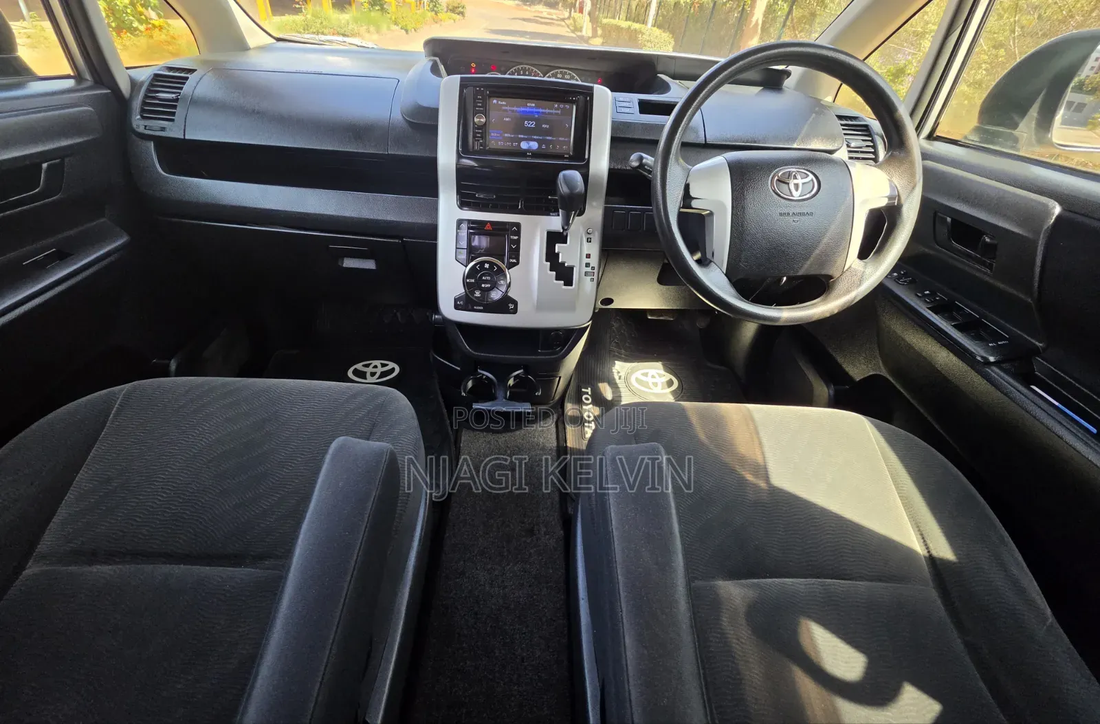 Toyota Noah 2012 Silver