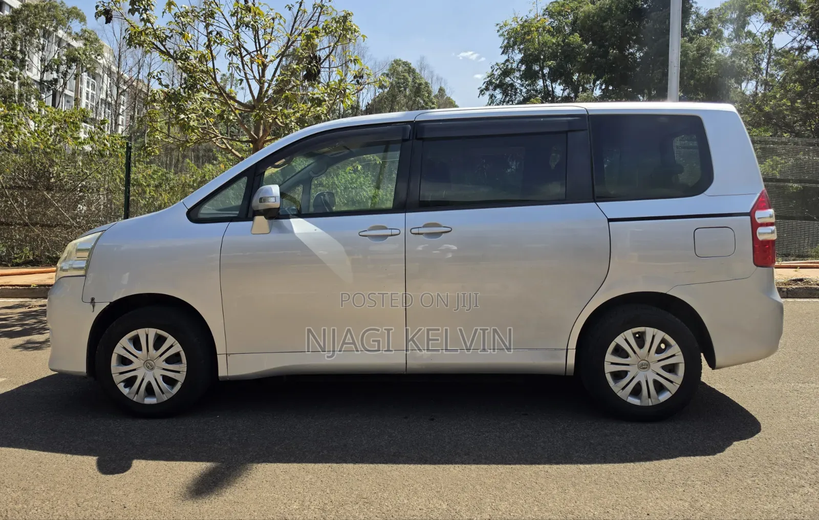 Toyota Noah 2012 Silver
