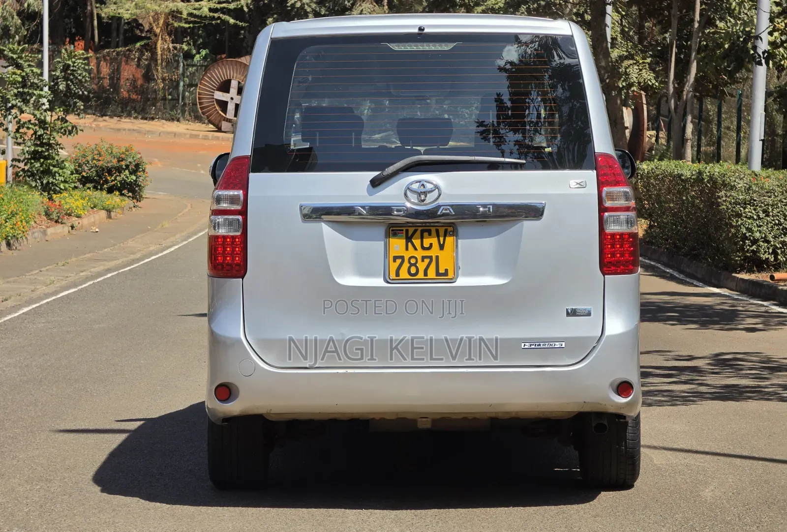 Toyota Noah 2012 Silver