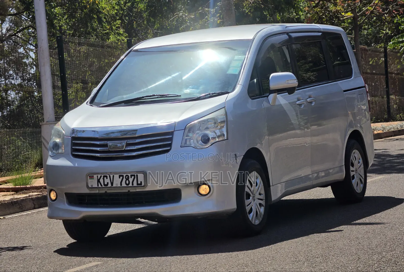 Toyota Noah 2012 Silver