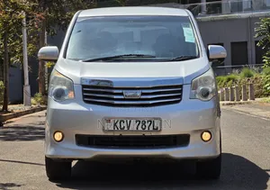 Toyota Noah 2012 Silver