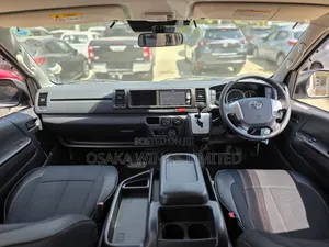 Toyota HiAce 2019 White