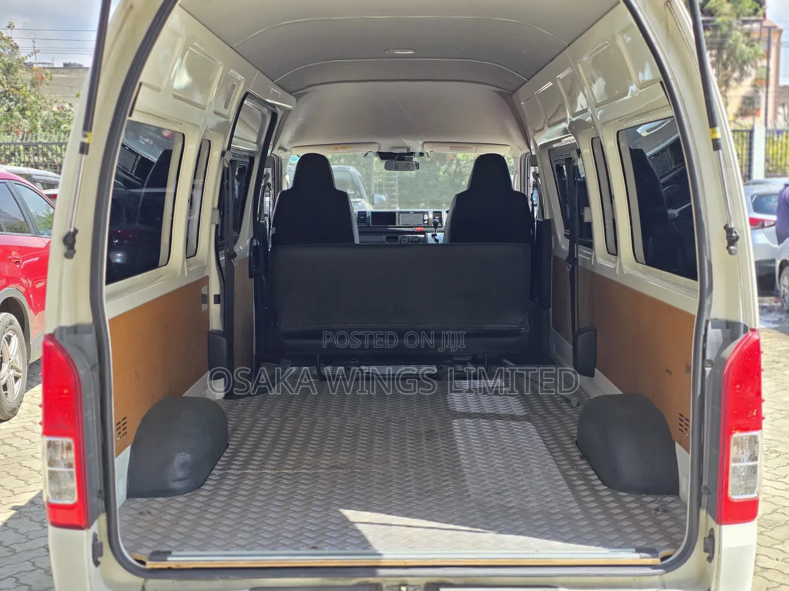 Toyota HiAce 2019 White