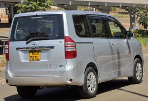 Toyota Noah 2012 Silver