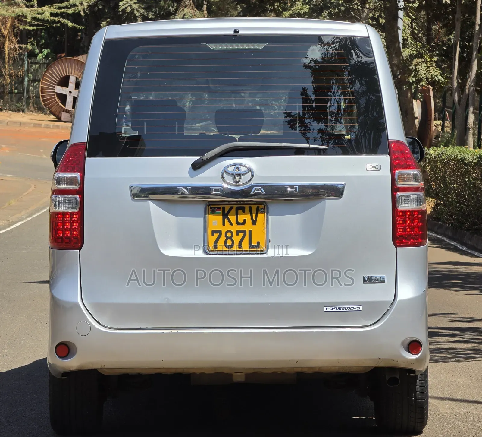 Toyota Noah 2012 Silver