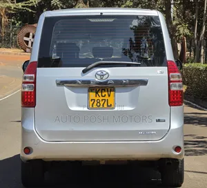 Toyota Noah 2012 Silver
