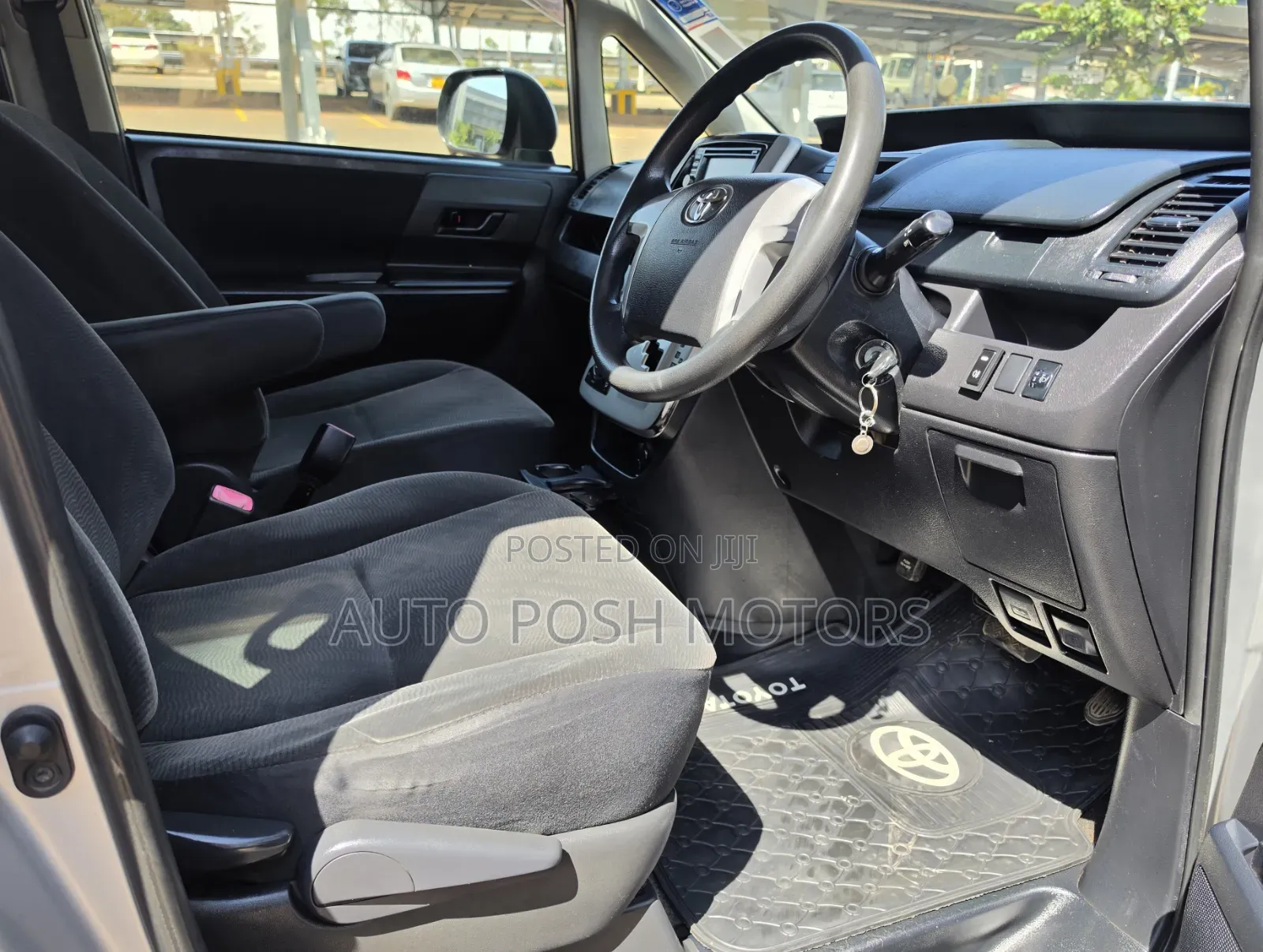 Toyota Noah 2012 Silver